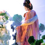 雾起清池｜唐裙繁花汉服写真