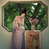 【汉服写真】魏晋仙风宋韵淡颜：清风裹袖，一眼封神的东方留白