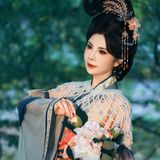 姑苏藏宋韵：宋制汉服漫步园林，衣袂拂过千年丹青