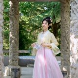 佳人入画来：汉服写真里的眉目流转，一帧一幅皆丹青