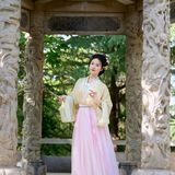 佳人入画来：汉服写真里的眉目流转，一帧一幅皆丹青