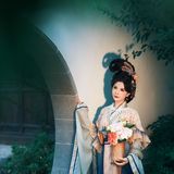 姑苏藏宋韵：宋制汉服漫步园林，衣袂拂过千年丹青