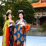 【汉服写真】大唐双姝：并立春风里，一袭齐整唐妆共此华年