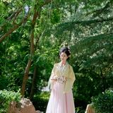 佳人入画来：汉服写真里的眉目流转，一帧一幅皆丹青