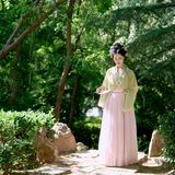 佳人入画来：汉服写真里的眉目流转，一帧一幅皆丹青