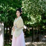 佳人入画来：汉服写真里的眉目流转，一帧一幅皆丹青