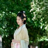 佳人入画来：汉服写真里的眉目流转，一帧一幅皆丹青