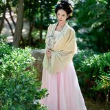 佳人入画来：汉服写真里的眉目流转，一帧一幅皆丹青