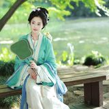 【汉服写真】肩头停小凤：借得春禽入画，扇底揽柔光