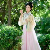 佳人入画来：汉服写真里的眉目流转，一帧一幅皆丹青