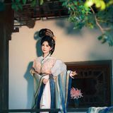 姑苏藏宋韵：宋制汉服漫步园林，衣袂拂过千年丹青