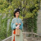 【汉服写真】清雅宋制造型客片：一袭素衣归宋韵，淡妆浓抹总相宜