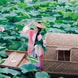 【汉服写真】沈阳荷花乌篷船：误入藕花深处，一棹摇碎满池夏