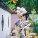 【汉服妆造】开封宋仕女：妆成汴京一梦，衣香鬓影入画来