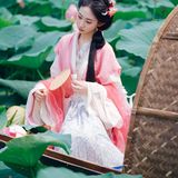 【汉服写真】沈阳荷花乌篷船：误入藕花深处，一棹摇碎满池夏