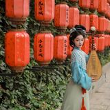 【汉服写真】清雅宋制造型客片：一袭素衣归宋韵，淡妆浓抹总相宜