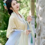 佳人入画来：汉服写真里的眉目流转，一帧一幅皆丹青