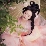 【汉服写真】云鬓簪花持素伞：一墙蔷薇一院香，佳人独立晚风凉