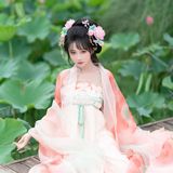 【汉服写真】齐胸襦裙舞荷塘：翠盖红衣翩然起，一池清梦落衣裳