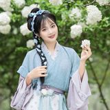 绣球花下蓝衫影：汉服少女巧笑嫣然，一枝春色入袖来
