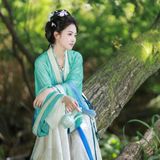 【汉服写真】肩头停小凤：借得春禽入画，扇底揽柔光