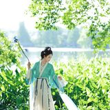 【汉服写真】肩头停小凤：借得春禽入画，扇底揽柔光