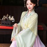 【汉服写真】横店宋韵仕女图：纤指弄珠盘，罗袖笼灯影