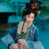 【汉服写真】她从画中走来：衣袂染古意，一顾一盼皆成诗