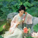 【汉服写真】夏荷清韵：罗衣映碧叶，一舸穿花过藕塘