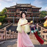 【汉服写真】横店宋韵仕女图：纤指弄珠盘，罗袖笼灯影