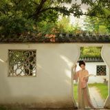 【汉服写真】夏荷清韵：罗衣映碧叶，一舸穿花过藕塘