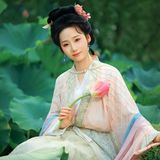 【汉服写真】夏荷清韵：罗衣映碧叶，一舸穿花过藕塘