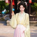 【汉服写真】横店宋韵仕女图：纤指弄珠盘，罗袖笼灯影