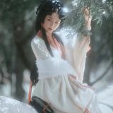 白马映苍山：汉服红妆立洱海边，大理风月任平生