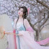 凝眸杏花深