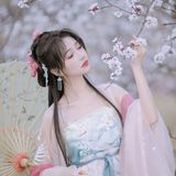 凝眸杏花深