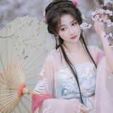 凝眸杏花深