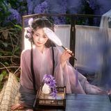 【汉服写真】月下折花不问归期：晚风是旧信，紫花漫野映衣冠