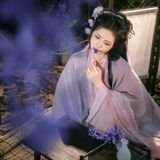 【汉服写真】月下折花不问归期：晚风是旧信，紫花漫野映衣冠