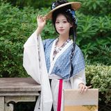 【汉服写真】夏日山中：松风拂袖绿荫浓，一袭轻衫入翠微