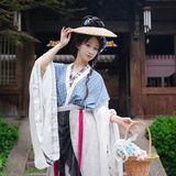 【汉服写真】夏日山中：松风拂袖绿荫浓，一袭轻衫入翠微
