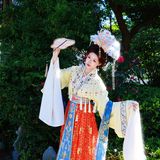 【汉服写真】向阳而生：把汉服穿进日光里，衣袂染暖