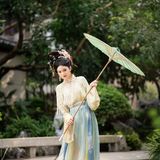 【汉服写真】神仙仕女图：一庭草木半卷清风，偷得浮生半日闲