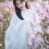 汉服佳人｜青衫罗袖拂花枝，一溪春水照海棠