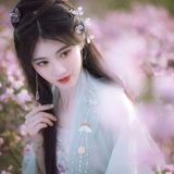 汉服佳人｜青衫罗袖拂花枝，一溪春水照海棠