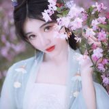 汉服佳人｜青衫罗袖拂花枝，一溪春水照海棠