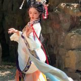 是风动还是心动｜清冷回眸汉服写真