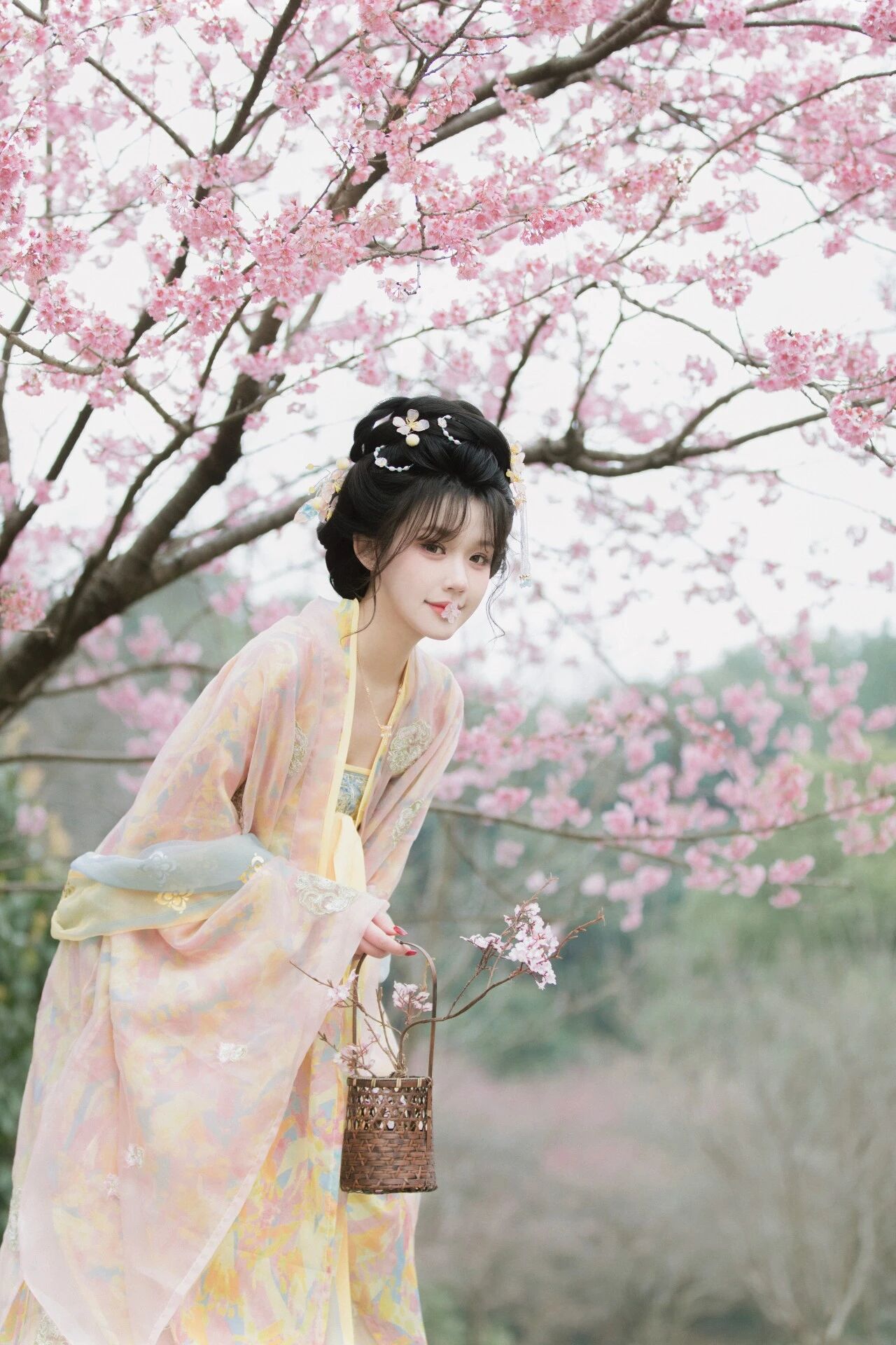 簪花照影