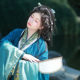 【汉服写真】先秦一梦广袖揽碎金 青龙寺下衣袂生辉