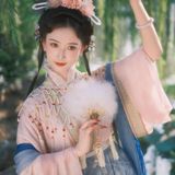芭蕉影下 · 一袭粉白 宋制第3帧/11·竖幅